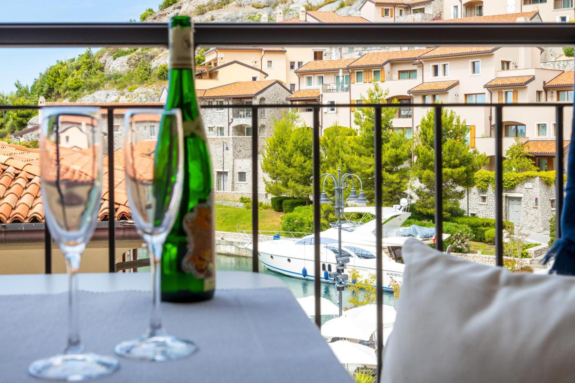 סיסטיאנה Portopiccolo Apartments מראה חיצוני תמונה
